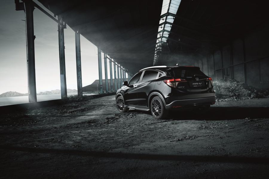  Honda HR-V Black Edition 2017 года  (UK) (фото 2 из 4)